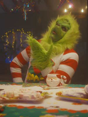 El Grinch reveló su pasado… y nadie estaba listo para esto 😳🖍️🎄 🎄 En Navidad todo brilla, pero con Plata brillas más. #enchufetv #PlataCard #Navidad #BrillaConPlata 
