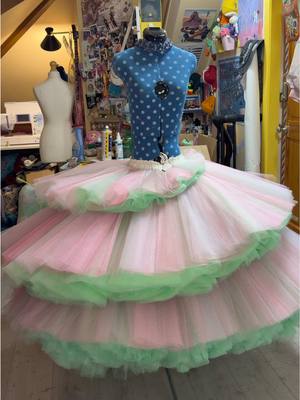 Making Glinda’s thank goodness dress from @Wicked: For Good this spiral is so cool!! 🤩💖💚 #wicked #glinda #cosplay #sewing #fashion 