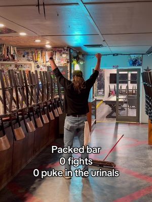 It’s the small wins #relatable #bartending #bartenderlife #divebar #serviceindustry 