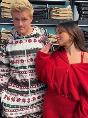 Giving Holly Berry the solo shot she deserves❤️😉 @Jen Affleck  @Zac Affleck 