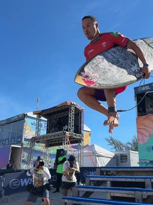 @Italo Ferreira - Surfista always brings energy to the game 🇧🇷 #italoferreira #surfista #saquarema #vivoriopro