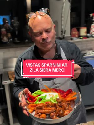 Vajadzīga piektdienas uzkoda? Ķer šo! 🙈 Pikantie vistas sparniņi ar zilā siera mērci 😮‍💨 #piektdiena #uzkodas #vistassparnini #sadarbiba #Lidl 