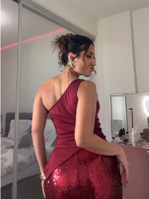 says a corporate girly otw to holiday party  #holidayparty #fitcheck #christmasfit #makeup #vancouvercontentcreator 