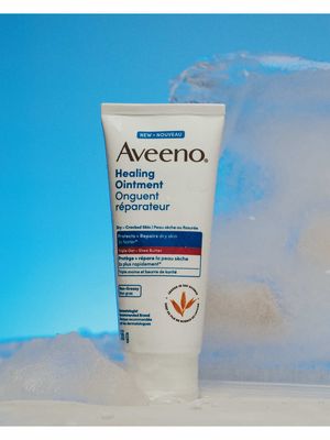Cracks on your skin? Fixable. #AveenoPartner @Aveeno Canada Healing Ointment has been a life saver for me, especially as someone who uses their hands every day for work as a photographer. My favourite is that their Healing Ointment is non-greasy, so I don’t ruin my equipment or make it hard to handle. Thanks Aveeno for partnering with me on this fun project! *Compated to bare skin.