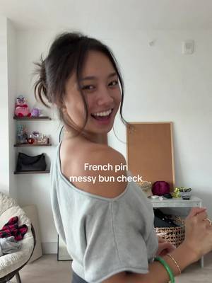 I swear use anything but a ponytail to make a messy bun #messybun #frenchpin #frenchpinhairstyle 