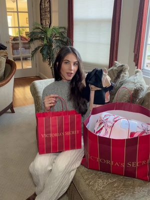 #vspartner you can get the VS or PINK pieces featured for 40% off during Black Friday. 💖💖💖💖 @Victoria’s Secret @VSPINK #BlackFridaySale #VSpartner