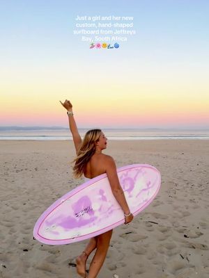 Obsessed is an understatement! I still need to get some fins that match but I love it! Now I need to get some cute suits to match 🤭 #southafrica #customsurfboard #surfboard #surfing #surfer 