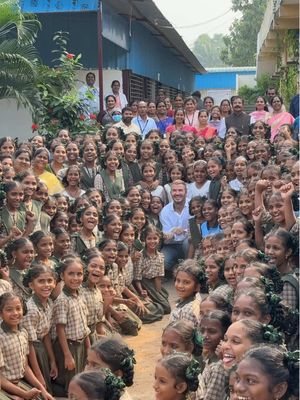 Great day in India going back to school supporting the Education Above All Foundation’s project based learning initiatives 🇮🇳 so much fun 😁💙🧡