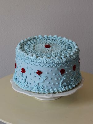This was such a fun cake to make.. confetti cake with a blue spirulina Swiss buttercream 🩵🍰 Sharing the recipe tomorrow on my substack :)