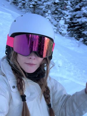 Not like riding a bike… Was gonna submit my application for the Milano-cortina games but I think 10 years + off of the mountain might not suffice🫣🤣 I’m gonna hurt tomorrow. PSA…snow is hard  • • • #olympian #snowboard #relearning #canada #mountain 