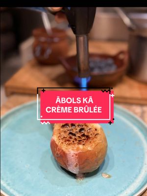 Nu šis deserts ir bomba! Vienkārši, bet ar odziņu. Cepti āboli ar Crème Brûlée pildījumu, īsts svētku deserts 😍🍎 #deserts #ātripagatavot #CrèmeBrûlée #āboli #sadarbībaLidl 