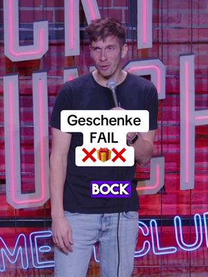 Alle Jahre wieder…😅🎁 Also lieber gleich Tickets für meine Tour schenken. 😘 #comedy #geschenke #fy