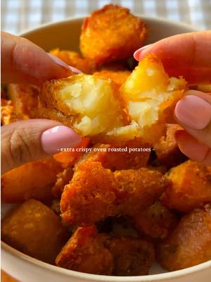 the BEST crunchiest crispiest oven roasted potatoes ever!!  this is a fool proof recipe for the best potatoes you’ll ever have!!  #potato #crispypotato #potatorecipes #ovenpotatoes #crispy       
