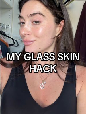 Forever using this as my go-to glass skin product when I don’t want to wear makeup but I want my skin to look PERFECT and even toned… literally insane every time🙏🏼 #makeup #cc #colorcorrect #tarte #glassskin 