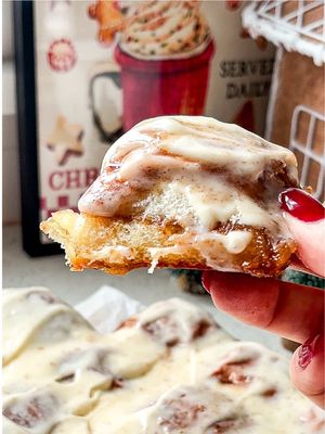 The Viral Hawaiian Roll Cinnamon Rolls 🎄🎅🏻 There’s something about a warm, gooey cinnamon roll that just flips a switch in my brain. Instant comfort. Instant “I deserve this.” But making actual cinnamon rolls from scratch? Yeah… absolutely not happening on a random Tuesday morning. Recipes are always on the blog! Link in bio or can search https://basicswithbails.com/course/dessert/hawaiian-roll-cinnamon-rolls/ These are the perfecttttt sweet breakfast or treat for Christmas morning 🎄🎁 #cinnamonrollrecipe #hawaiianrolls #easychristmasrecipe #christmasrecipes #holidaydesserts 