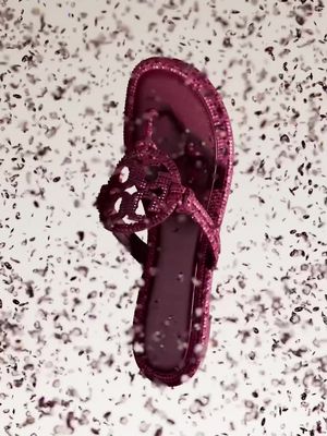 Replying to @lyndaonthehudson couldn’t agree more 🎄🎁 the Miller Pavé Knotted Sandal in dark carmine ♥️🌹 #toryburchsandals #toryburchshoes 