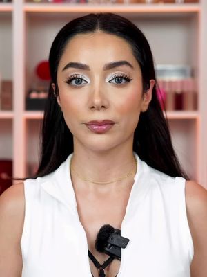 هر کی بگه چند بار گفتم اعتمادی نیست، جایزه داره. 😬 Products used:  Foundation by @Haus Labs  Contour stick by @Westman-Atelier  Liquid blush by @Too Faced  Concealer by @Makeup Revolution  Brow pencil and bronzer by @Benefit Cosmetics  Loose setting powder by @Laura Mercier  Base eyeshadow by @Patrick Ta Beauty  Crease eyeshadow by @ColourPop Cosmetics  Eyeliner by @KVD Vegan Beauty  Blush by @ONE SIZE BEAUTY  Compact powder by @DIBSBEAUTY  Mascara by @loréal paris usa  Lip liner by @Makeup By Mario  Lipgloss by @buxomcosmetics 