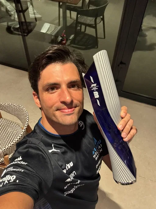 Another one for the collection 🏆💙 #f1 #f1tiktok #carlossainz 
