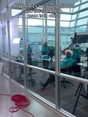 Can anyone relate?  #WestJetChristmas  #HolidaySeason  Ça vous dit quelque chose? #NoelWestJet #TempsDesFetes
