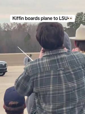 Lane Kiffin boards flight to LSU after leaving Ole Miss. (via GoLes1/X)
