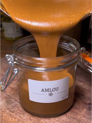 Pâte à tartiner healthy 🇲🇦 J’ai goûté l’amlou pour la première fois au Maroc… et j’en suis tombée amoureuse. Et toi, est ce que tu as déjà goûté à l’Amlou ?  Recette pour un pot type pot de confiture  - 250g d’amandes torréfiées (amandes crues que tu passes au four 10/15 min à 180 degrés) tu laisses tiédir  - 35g d’huile d’argan alimentaire  - 1 à 2 CAS de miel liquide (miel d’oranger pour moi)  Enjoy 🇲🇦 #amlou#morroco#healthyfood