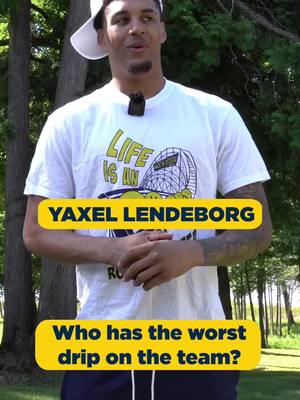 Michigan Men’s Basketball weighs in on who has the worst drip on the team 👔🏀 • • • #GoBlue #GoBlue〽️ #Michigan #MichiganWolverines #UMFootball                @The College Sports Company 