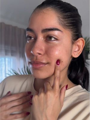 #PacificaPartner With the colder months coming up, I’m loving this @pacificabeauty Glow Baby Booster Serum to keep my skin glowing ☀️ #glowyskin #vitaminc #dullskin #skincare 