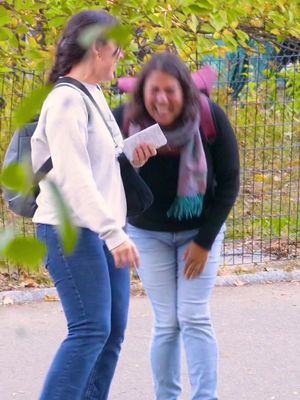 sprint mode ACTIVATED 💨 they weren’t ready 😂 #humorbagel #funny #prank #lol #fartprank 