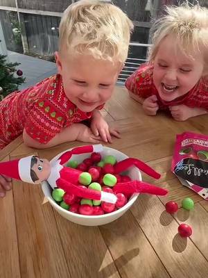 Guess who’s back spreading festive mischief? 👀🎄 ​ Darrell Lea Christmas treats never stood a chance! 😂🎅 ​ 🎥 @thegoldenmalas​ #DLMakesItBetter #PalmOilFree #ElfOnTheShelf #ElfOnTheShelfIdeas #ElfOnTheShelfInspiration