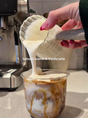 Salted caramel & vanilla, yes please 🤤 🤎🫶🏼 #coffee #coffeetiktok #coffeetok #tossware fav cups by @TOSSWARE 