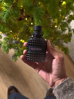 AD Getting ready for the festive season with Valentino born in roma uomo… @Valentino.Beauty #VALENTINOBEAUTY #fragrance @Debenhams Official 