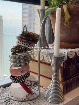 thrifted paper towel = bracelet holder ⭐️ #chicago #fy #chicagovintageshop 