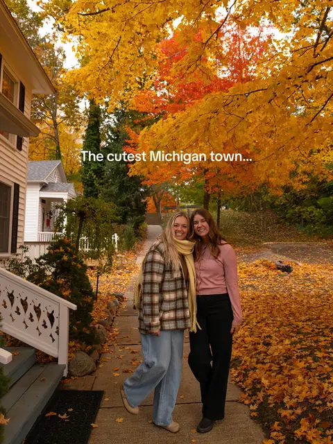 If you love our beach towns and haven’t been to @Saugatuck/Douglas yet, you’re missing out! Not to mention it’s only 45 minutes from Grand Rapids. The perfect place for a little weekend getaway.  I’m still not over the fall colors I saw here this year. I’m just now getting around to posting, but it was insane!! What I love about southwest Michigan is that you get fall colors for the first couple weeks of November (typically) so you can plan your trips all around the state and end here and still see peak color.  If I had to rate one beach town for the best restaurants and shopping, Saugatuck would take the cake for that one. The food here is unreal and the stores are honestly the best. Ugh it’s just so cute I love it.  Have you been to Saugatuck yet?? Places to go in Michigan | Michigan Weekend Trips | Michigan Beach Towns | Michigan bucket list 