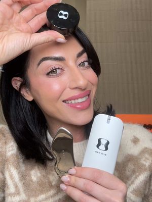 This holiday season, give the gift of skin longevity from @One Skin The Nightly Rewind gift set turns your night-time routine into a relaxing ritual with products that work together while you sleep so you wake up refreshed, hydrated, and radiant.  It includes a full sized OS-01 FACE Topical Supplement, OS-01 LIP Mask and a beautiful stainless gua sha, a $206 value for just $149! Such an amazing and thoughtful gift idea for yourself or a loved one wanting healthy, glowing skin. #oneskinpartner #skinlongevity #holidaybundle 