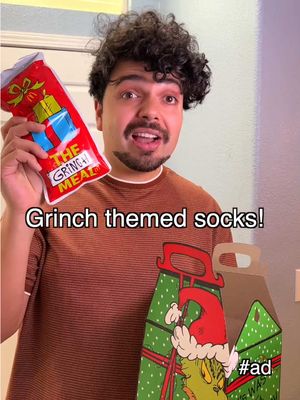 #Ad When the holiday mood is nowhere in sight… hit ’em with the Grinch Meal @McDonald’s 💚🍟turning hangry into happy one dill pickle-seasoned fry and pair of socks at a time. Try the Grinch Meal now!