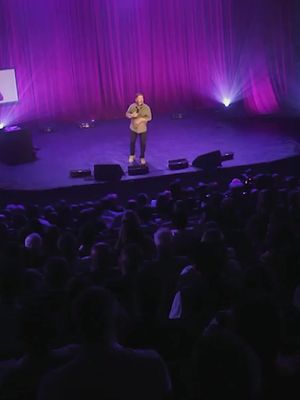 When an accent makes you fit right in. #lawrencemooney #comedy #comedytour #aussiehumour #malcolmturnbull #australia