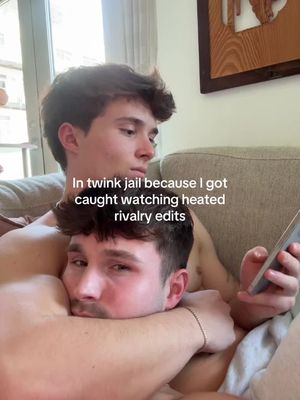 Plz tell me yall see what’s playing on his phone 😭😭 #mlm #heatedrivalry #couplecomedy #ilyarozanov #doremi 
