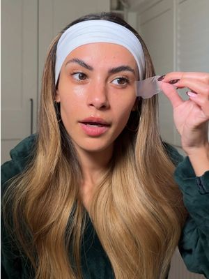 The new Stranger Things season has had me pulling all nighters 😂😩 I have found THE perfect cure to tired eyes... @Beauty of Joseon revive under eye patches & serum together are incredible & actually work!!! ✨🫧#beautyofjoseon #undereyepatches #eyeserum #eyecream #retinal AD