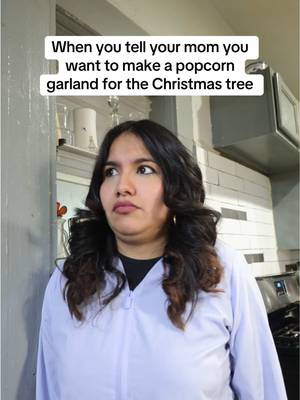 Moms when you tell them about the popcorn gralands on Christmas trees🎄 🤣 #popcorn #chritmastree #popcorngarland 
