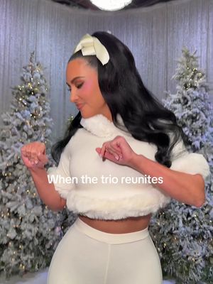 KIMSMAS LOADING…. 🎄🎅🎁 @Kris @Snoop Dogg @SKIMS 