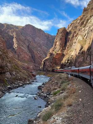Would you do this?! 😮‍💨 This might be one of the most beautiful train rides in the USA 😍🚂 📍 Royal Gorge Route Railway, Cañon City, Colorado This ride takes you straight through the Royal Gorge, with 1,000 foot granite walls towering over the Arkansas River. No road or trail gets you this deep into the canyon. It’s a 24 mile round trip with open air cars, insane views, and an up close look at Colorado’s grandest canyon. 📌 Add this to your USA bucket list @royalgorgeregion 🚂  #royalgorgeregion #fremontcounty #visitcolorado 