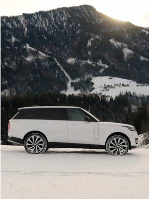 A new angle on parking up. #RangeRover Refer to the comments for the finer details.