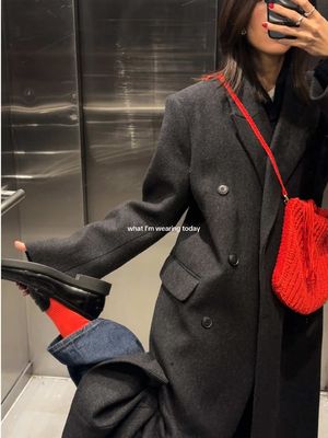 trying to wear colour this winter 🍓 #outfitdetails #winteroutfit #londonoutfits #coatseason #outfitinspo 