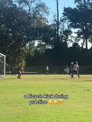 Andrea Fernandez with a bicycle kick in practice?! Whattt!! 🫢😮‍💨😮‍💨  #sportingJAX #Soccer #womenssoccer 