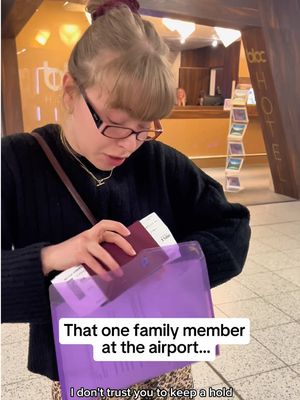 who do you know that’s like this? tag them below 🤭 #comedy #airport #mums #dads #holiday 
