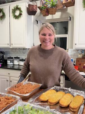 Last night’s dinner was chicken Parmesan pasta and it did not disappoint 😋🍝 Quick, easy, and perfect for busy nights with a big crew! #QuickMeals #EasyDinnerIdeas #WeeknightDinner #BusyMomMeals #SimpleRecipes