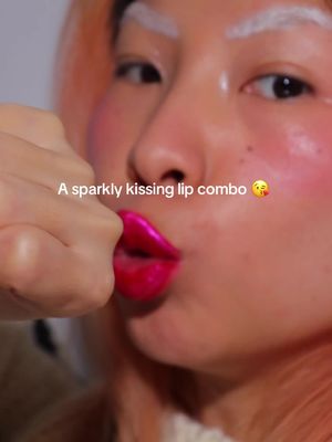 If you are looking for a sparkly lip combo you can kiss in, this is the combo! Save this and happy kissing 😘💋 @Queencosmetics @voilette_fr lune liner- Aurora  #holidaylipcombo #lipcombo 