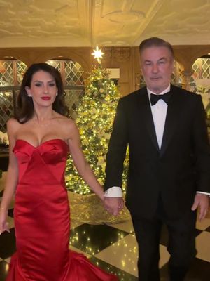 Happy holiday season 🎄 #alecbaldwin #hilariabaldwin 