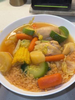 Caldo de pollo ♥️  #dinner #fyp #recipes 