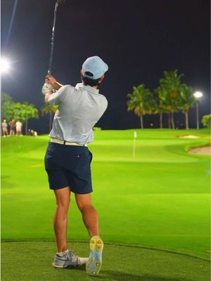 Why is night golf so much cooler  @Henry Grillo Golf @kotesgolf @mattyyaps @Japesgolf  #golf #golflife #golfer #golfstagram #golfswing 